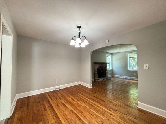 Building Photo - Available now. WATER & SEWER INCLUDED! Gre...