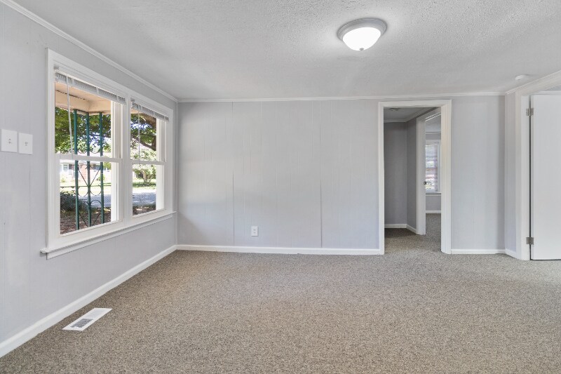 Building Photo - 3915 Glenridge Rd