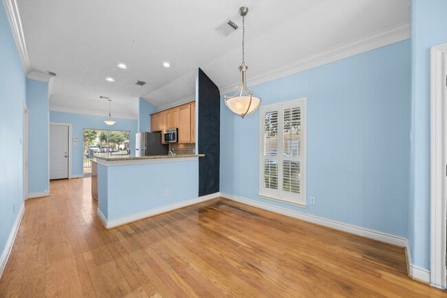 Building Photo - 3429 Clearview Cir