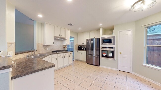 Building Photo - 6014 Knollwood Tr