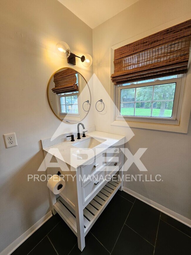 Building Photo - Renovated & Stunning - Single level Brick ...
