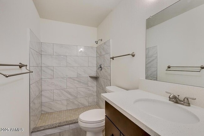 Building Photo - 831 E Stephens Dr