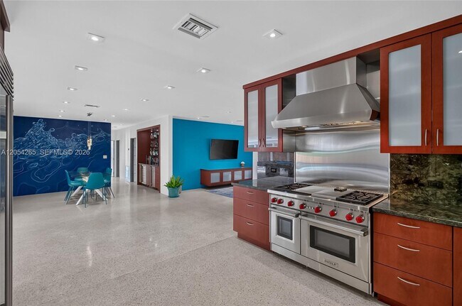 Building Photo - 1065 NE 87th St