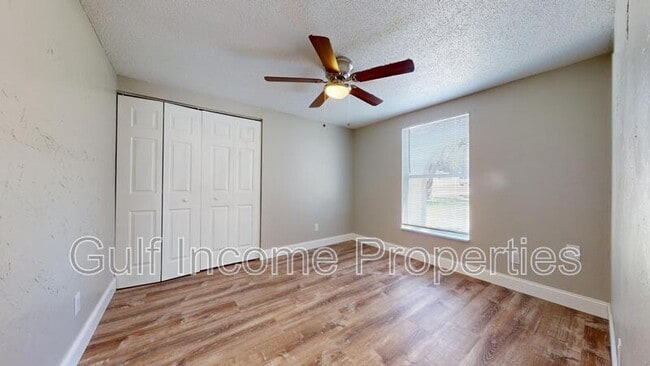 Building Photo - 2515 30th Ave Dr E