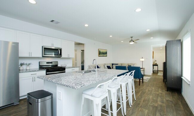 Building Photo - 9905 Gln Brk Ln