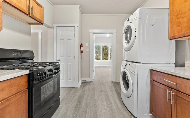 Building Photo - 504 Lottie St