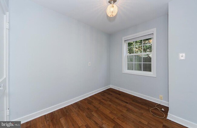 Building Photo - 908 S Highland St