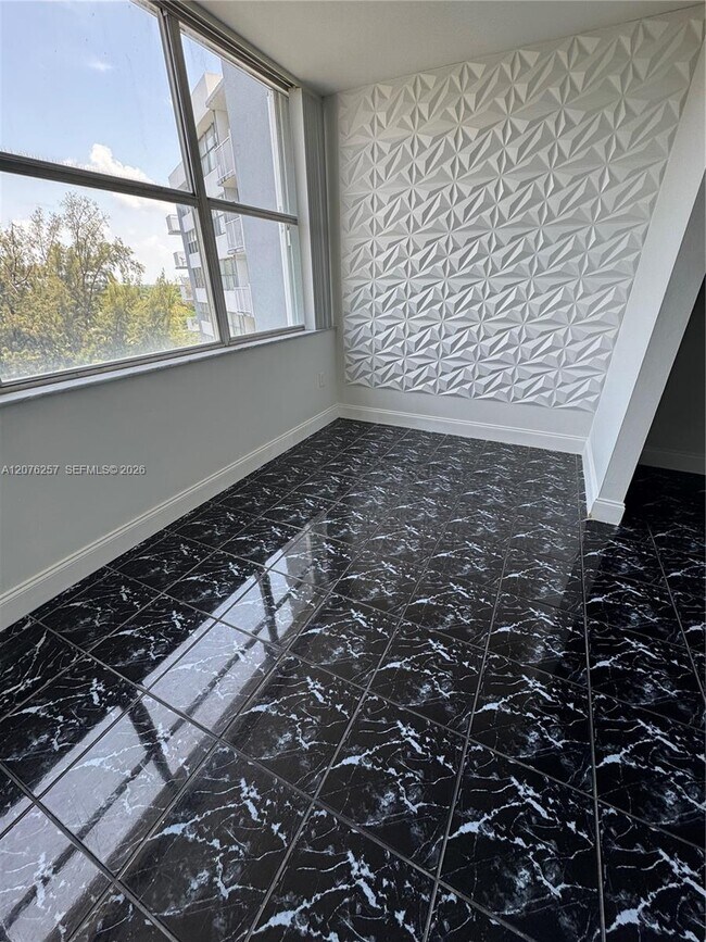 Building Photo - 1300 NE Miami Gardens Dr