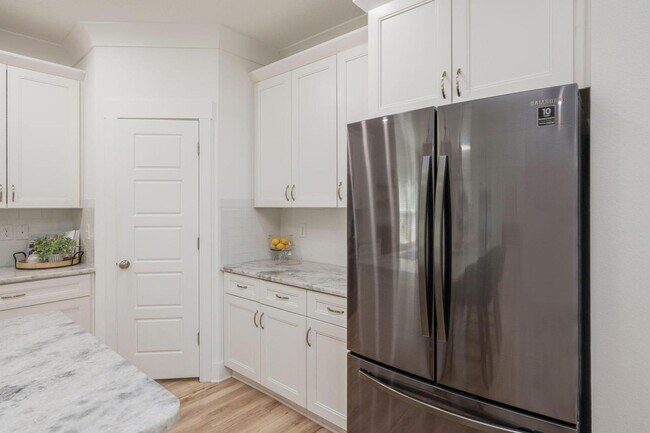 Building Photo - 667 Red Fern Rd