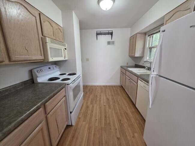 Building Photo - 2 Bedroom, 1 Bathroom West Hill Home with Fenced Yard, Garage, & Bonus Living Space