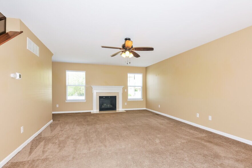 Building Photo - 245 Spring Borough Dr