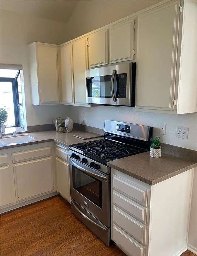 Building Photo - 4852 Tiara Dr