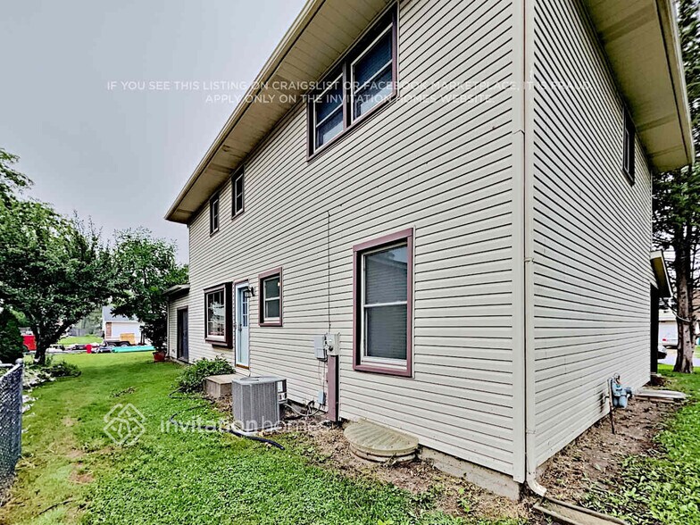 Building Photo - 415 Sussex Ct
