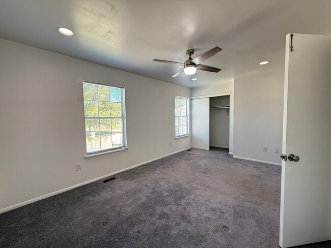 Building Photo - 210 Susan Dr