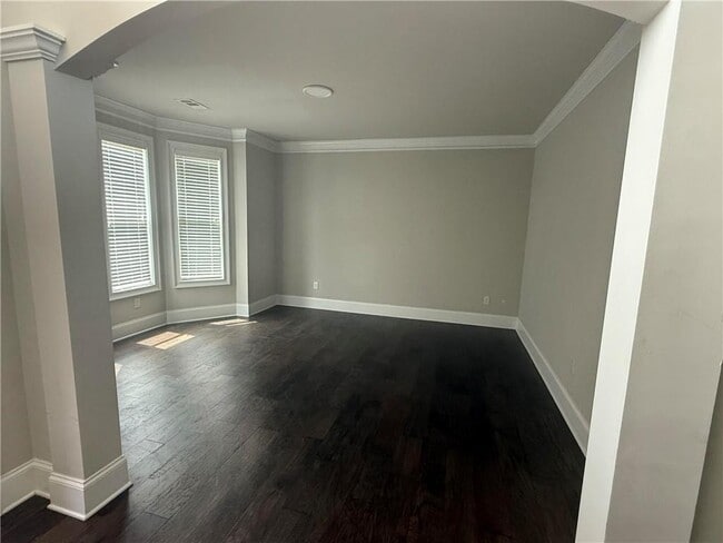 Building Photo - 5275 Sofia Ct