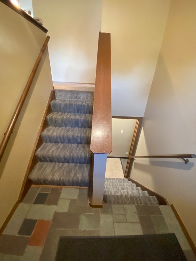 Staircase leading to basement from front entry - 1400 Fairfield St