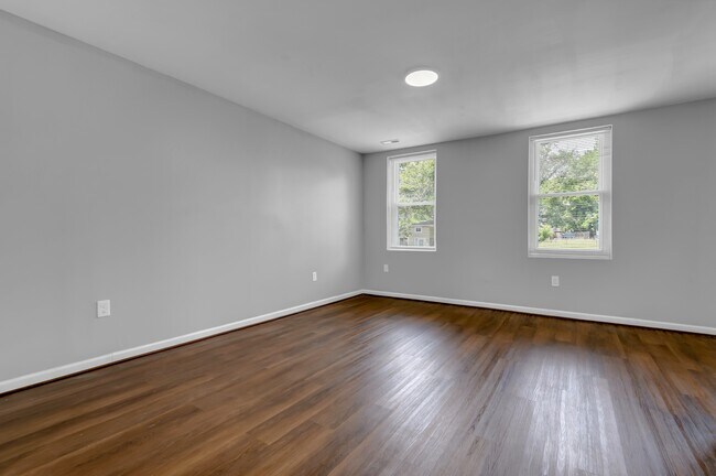 Building Photo - 2103 Chelsea Terrace