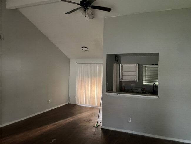 Building Photo - 1026 W Brompton Dr