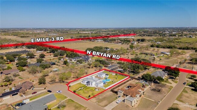 Building Photo - 4004 Persimmon Dr