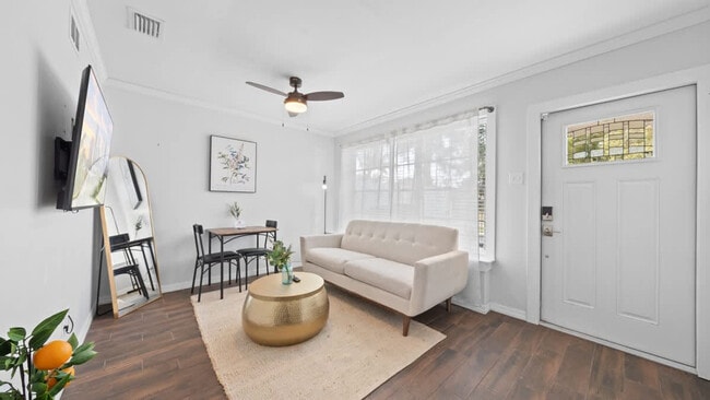 Building Photo - 720 1/2 W Woodlawn Ave