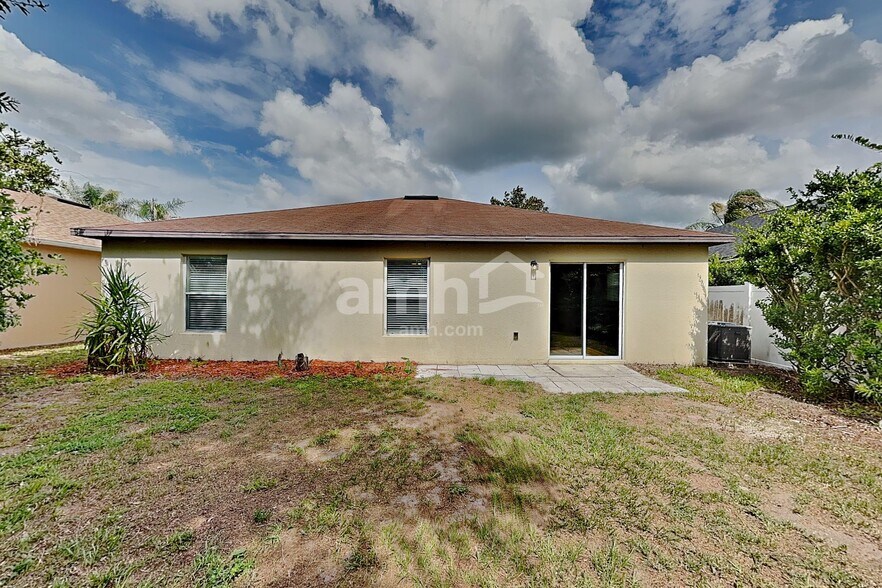 Building Photo - 1733 Strathmore Cir