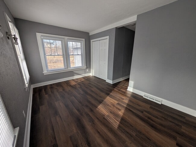 Building Photo - 1029 SW Webster Ave