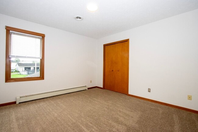 Building Photo - Three Bedroom Duplex