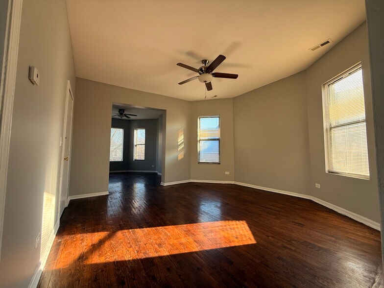 Building Photo - 7314 S Kenwood Ave