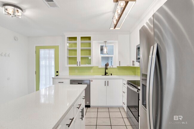 Building Photo - 208 E 22nd Ave