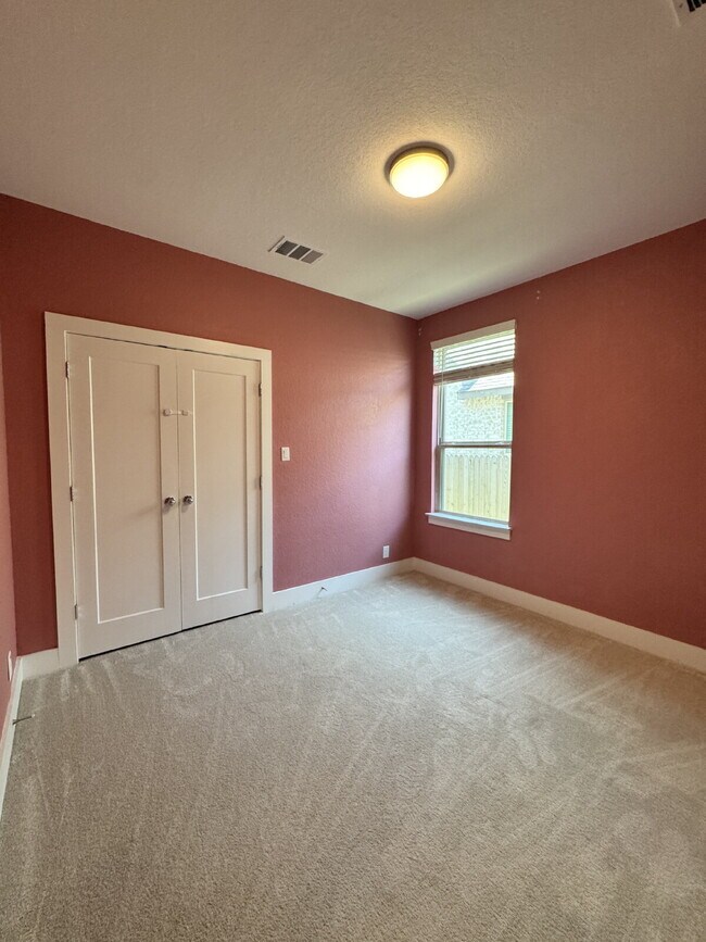 Building Photo - "Charming 4-Bed, 3-Bath Home in Castrovill...