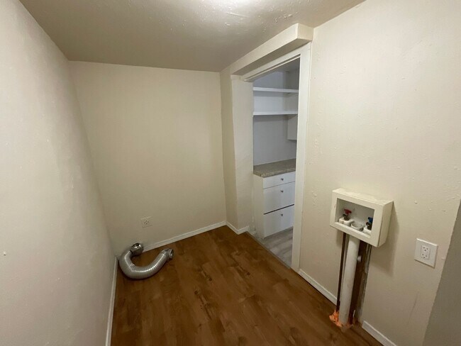 Building Photo - 1824 Lariet Ln