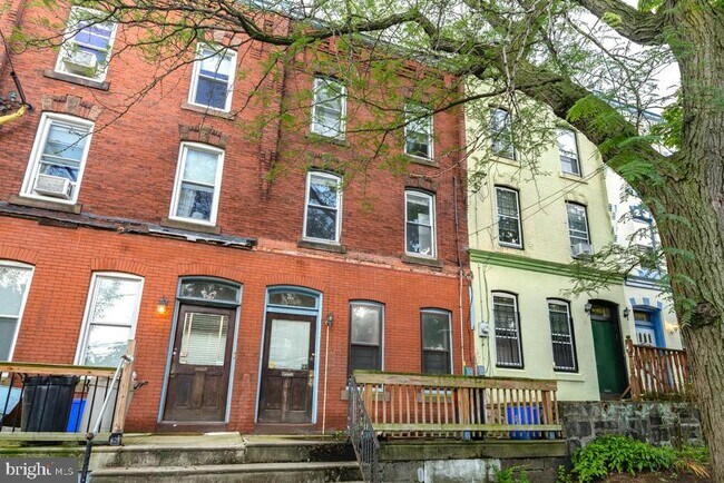 Building Photo - 4316 Pine St