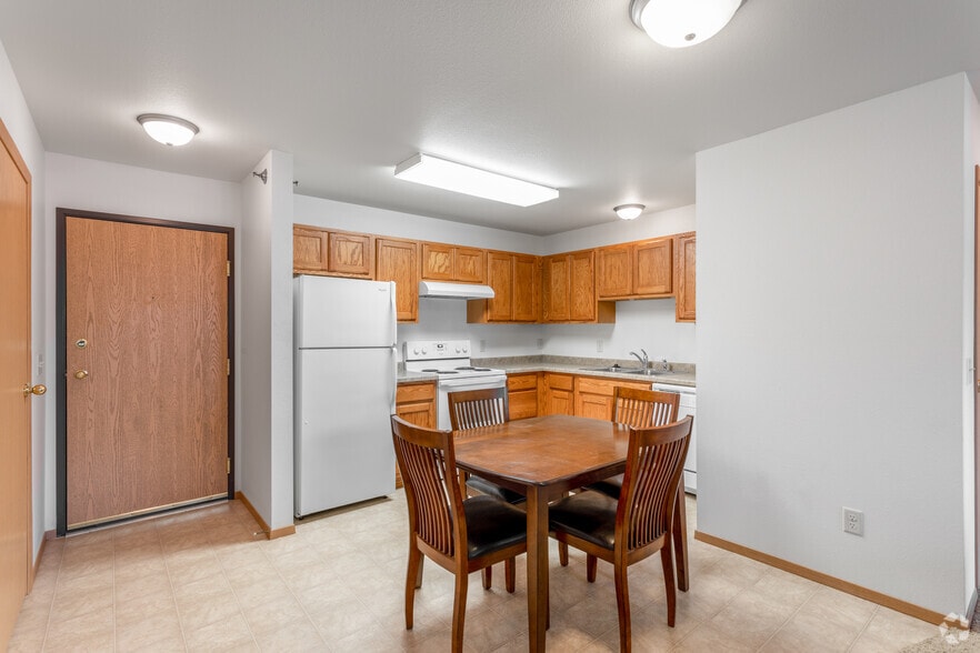 2BR, 2BA - 1,102SF - Dakota Point Apartments