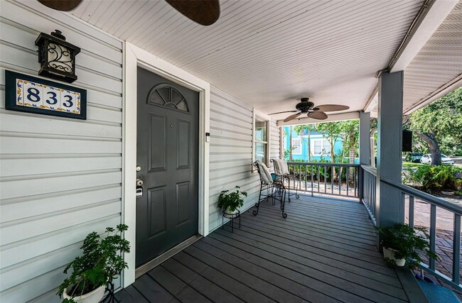 Building Photo - 833 1st St NE