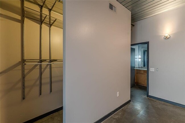 Building Photo - 620 Glen Iris Dr NE