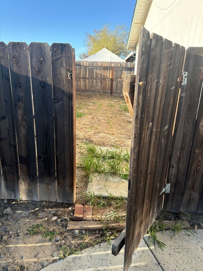 Building Photo - Vogt-1519 St. James