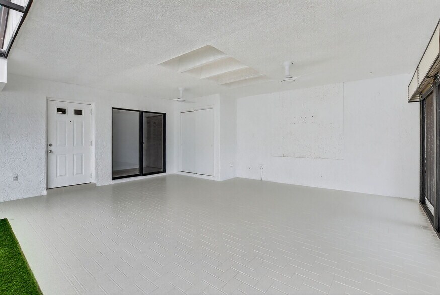 Building Photo - 22576 Vistawood Way