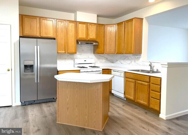Building Photo - 2540 Banshire Dr