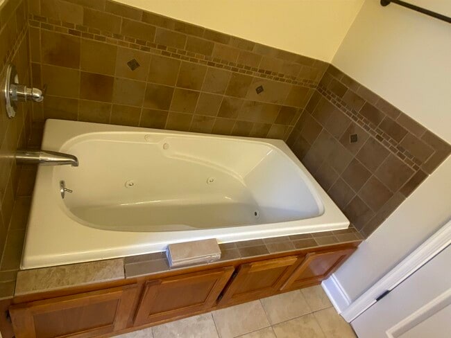 Building Photo - 18 Boulder Dr