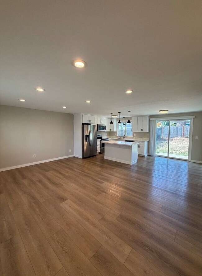 Building Photo - 6518 Elliott Way