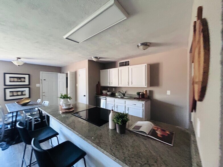 Building Photo - 511 Hanover Dr