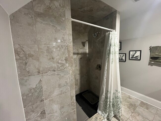 Building Photo - 33 Hamilton Park