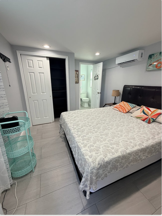 Building Photo - Stadium Studio/  Efficiency