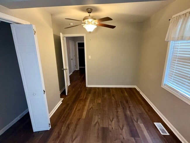 Building Photo - 3 bedroom 1.5 bathroom house
