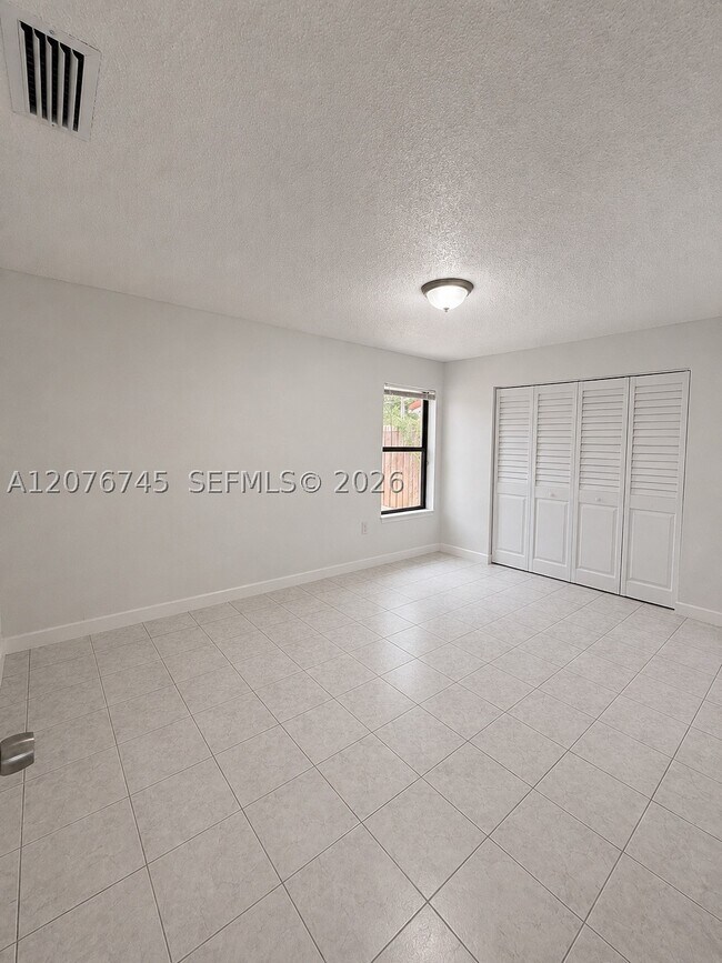 Building Photo - 3011 SW 117th Ct