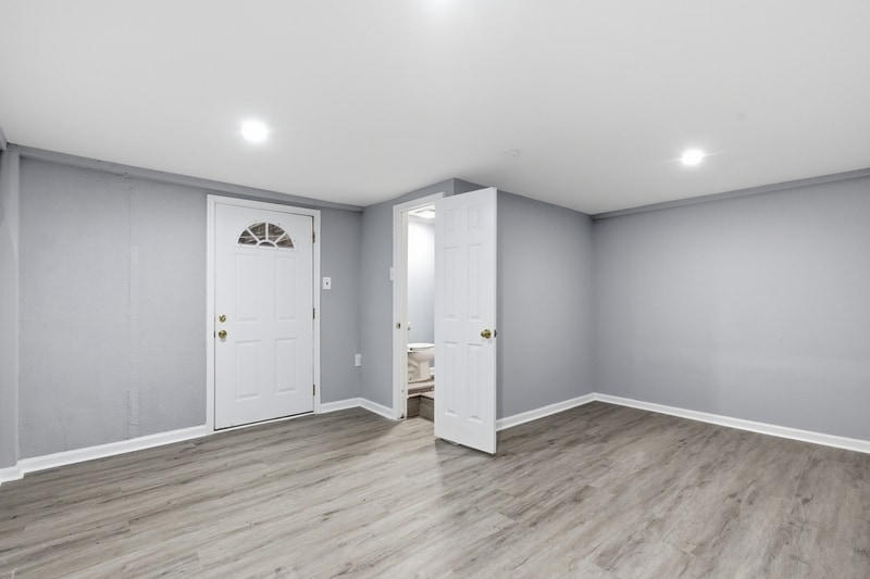 Building Photo - 8870 Pennsbury Pl