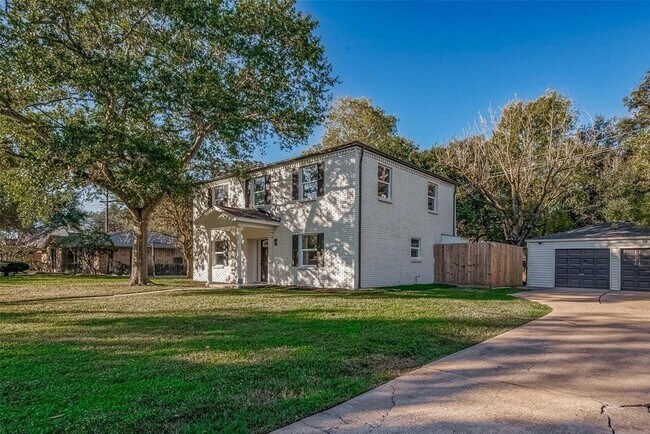 Building Photo - 2414 Walnut Bend Ln