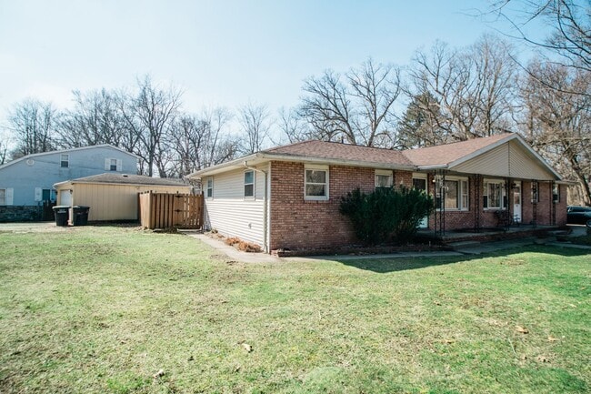 Building Photo - 3 bedroom / 1 bathroom Duplex in Portage