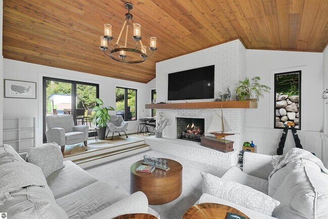 Building Photo - 7320 Peninsula Dr