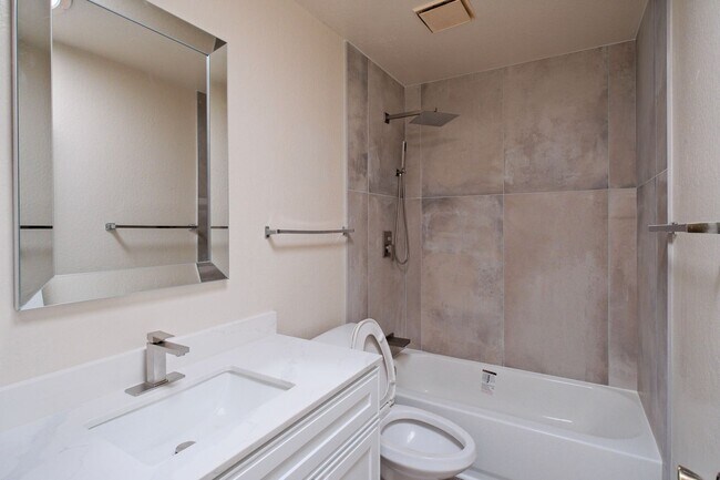 Building Photo - Gorgeous 3 Bedroom, 2 Bath home in great location